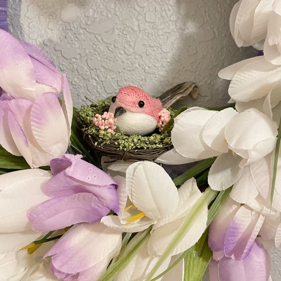 Beautiful Lavender and White Tulips Wreath - Picture 3 of 4